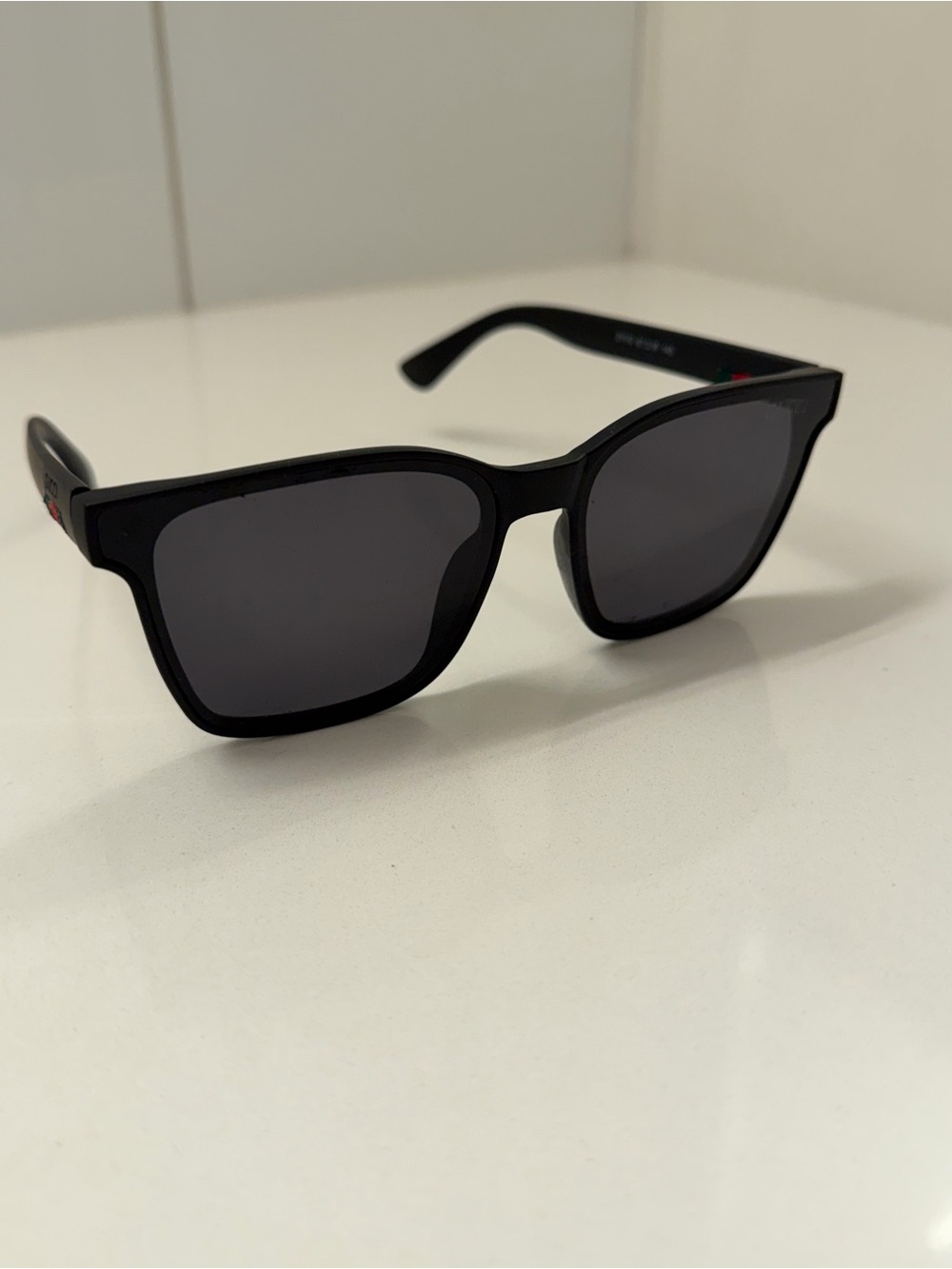 Gucci Black Square Sunglasses with Green & Red Web Stripe - Picture 10 of 12